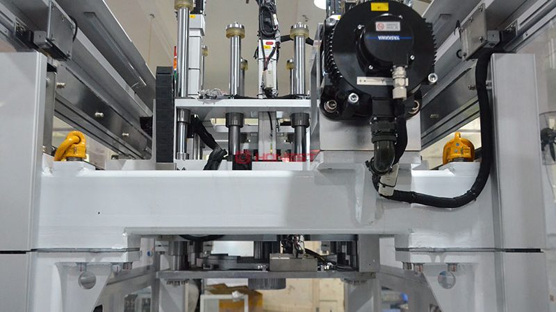 小型低压电器开关：参数解析与选型要点**